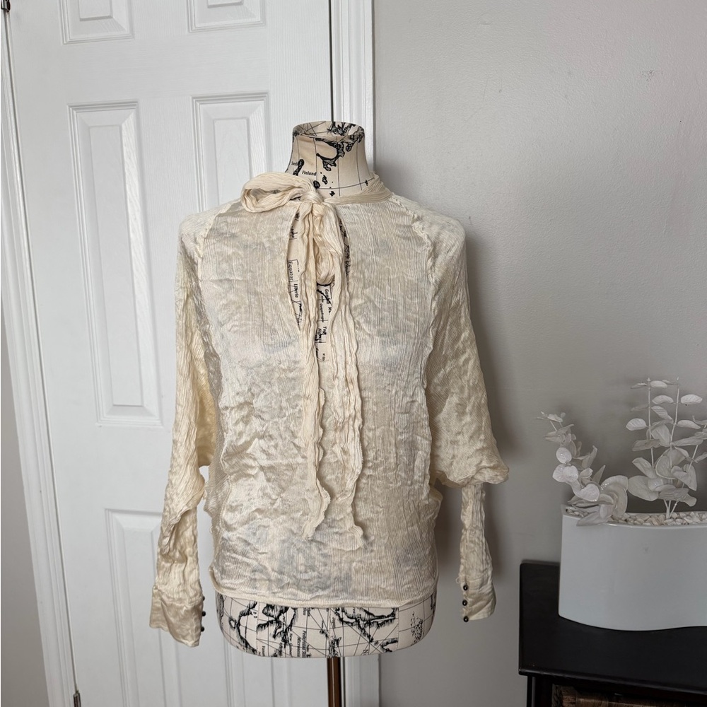L'AGENCE 100% Silk Vintage Cream Tie-Neck Blouse cuffed sleeves crinkle Sz 1